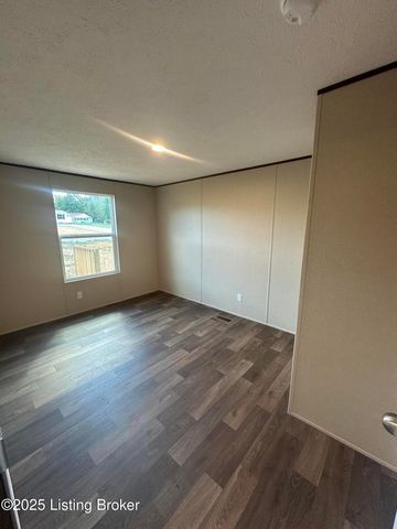 104 N Center St, Irvington, KY 40146