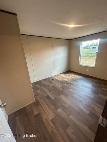 104 N Center St, Irvington, KY 40146