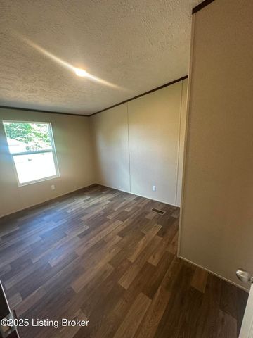 104 N Center St, Irvington, KY 40146