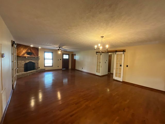 1502 Boat Dock Road, Somerset, KY 42501