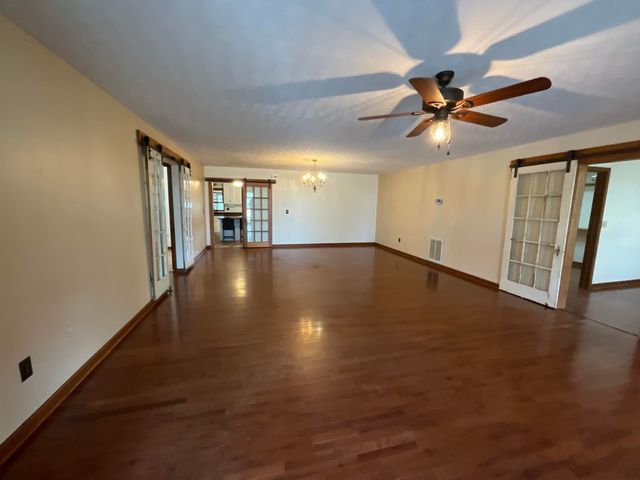 1502 Boat Dock Road, Somerset, KY 42501