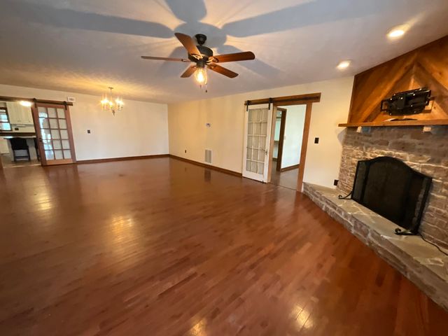 1502 Boat Dock Road, Somerset, KY 42501