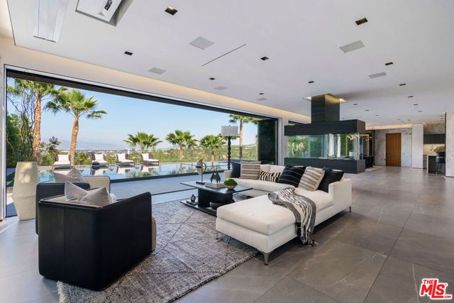 4540 Estrondo Drive, Encino, CA 91436
