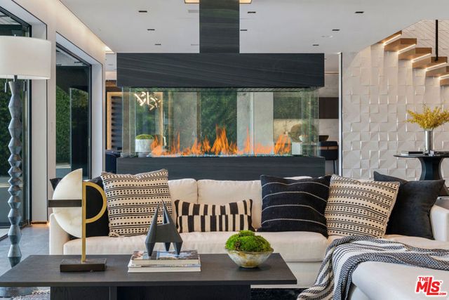 4540 Estrondo Drive, Encino, CA 91436