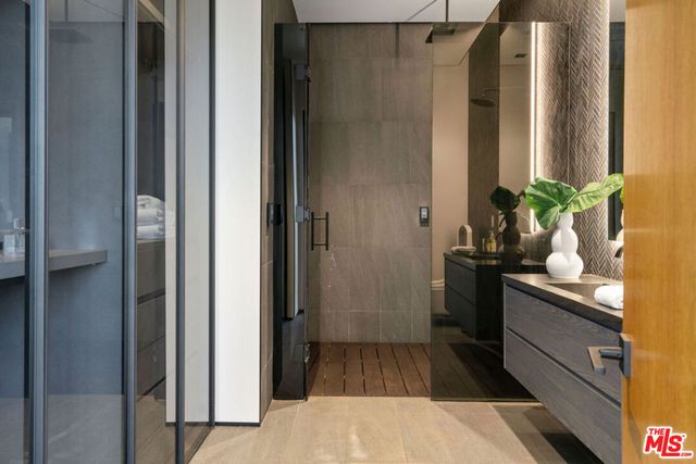 4540 Estrondo Drive, Encino, CA 91436