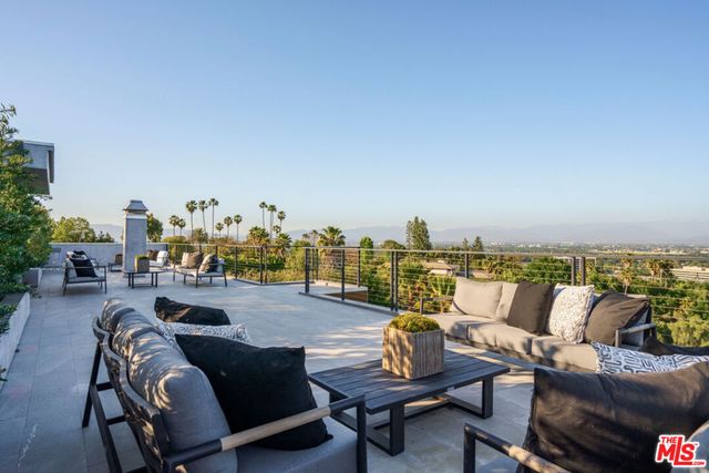 4540 Estrondo Drive, Encino, CA 91436