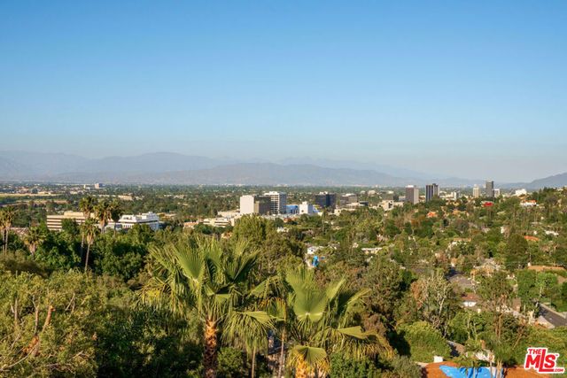 4540 Estrondo Drive, Encino, CA 91436