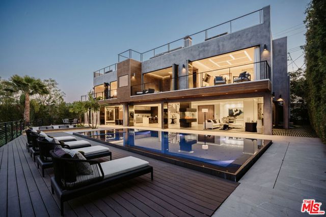 4540 Estrondo Drive, Encino, CA 91436