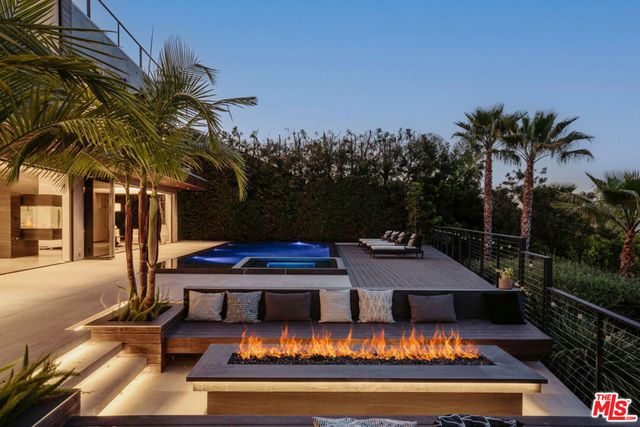 4540 Estrondo Drive, Encino, CA 91436
