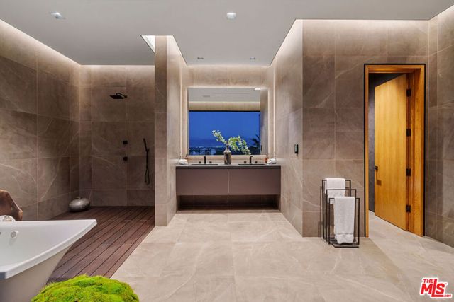 4540 Estrondo Drive, Encino, CA 91436