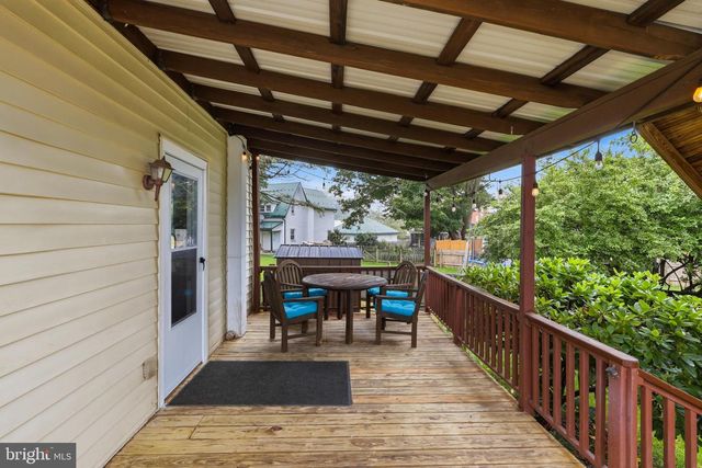 6 CHURCH ST, Stewartstown, PA 17363