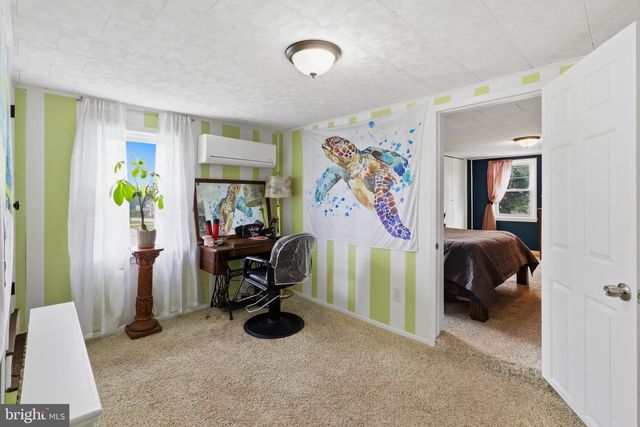 6 CHURCH ST, Stewartstown, PA 17363