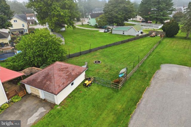 6 CHURCH ST, Stewartstown, PA 17363