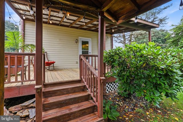 6 CHURCH ST, Stewartstown, PA 17363