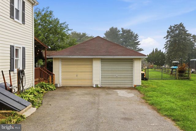 6 CHURCH ST, Stewartstown, PA 17363