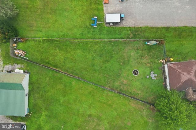6 CHURCH ST, Stewartstown, PA 17363