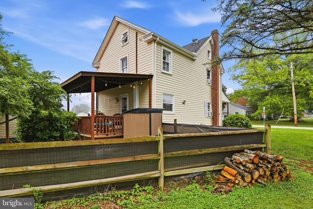 6 CHURCH ST, Stewartstown, PA 17363