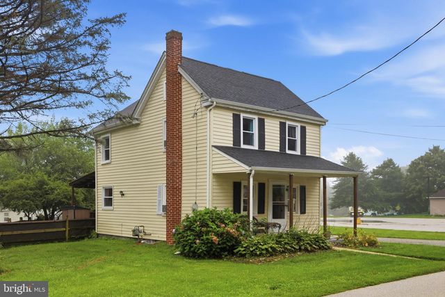 6 CHURCH ST, Stewartstown, PA 17363