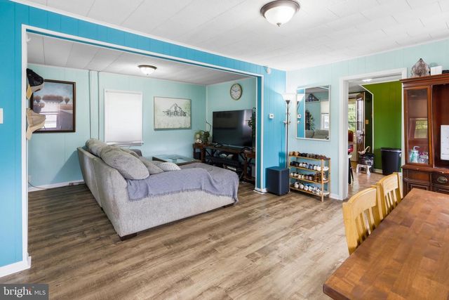 6 CHURCH ST, Stewartstown, PA 17363