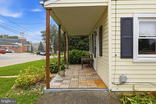 6 CHURCH ST, Stewartstown, PA 17363