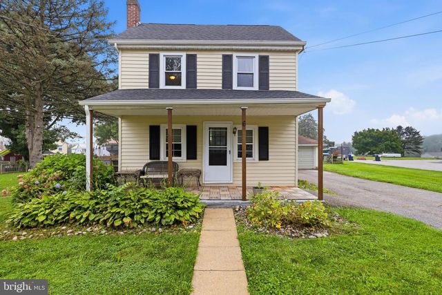 6 CHURCH ST, Stewartstown, PA 17363