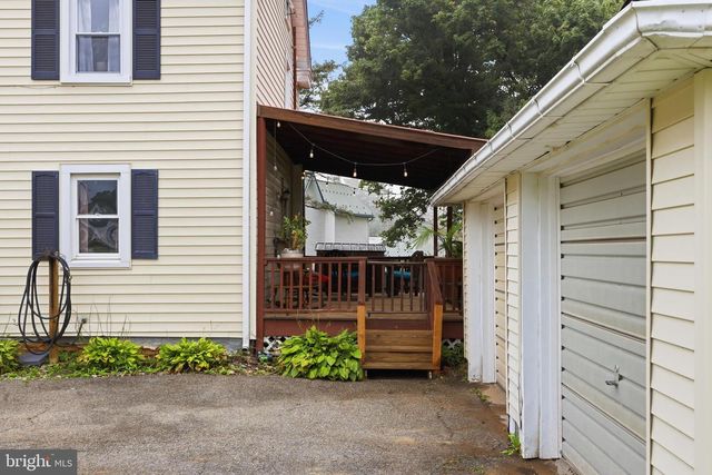 6 CHURCH ST, Stewartstown, PA 17363