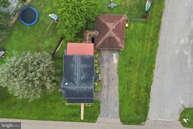 6 CHURCH ST, Stewartstown, PA 17363