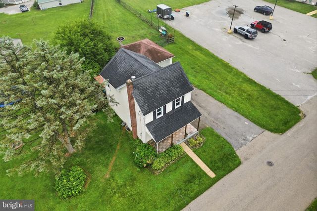 6 CHURCH ST, Stewartstown, PA 17363