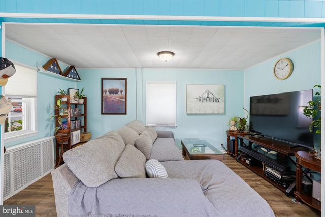 6 CHURCH ST, Stewartstown, PA 17363