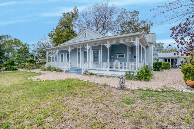 1201 10th Street, Hondo, TX 78861