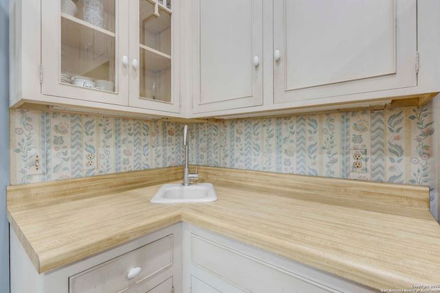 1201 10th Street, Hondo, TX 78861