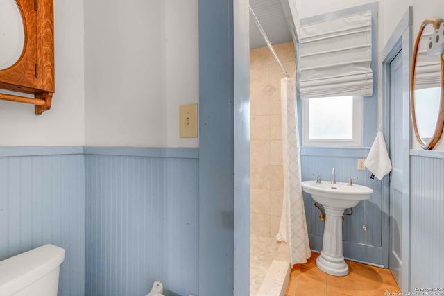 1201 10th Street, Hondo, TX 78861