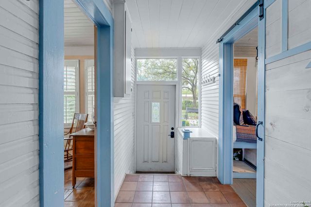 1201 10th Street, Hondo, TX 78861