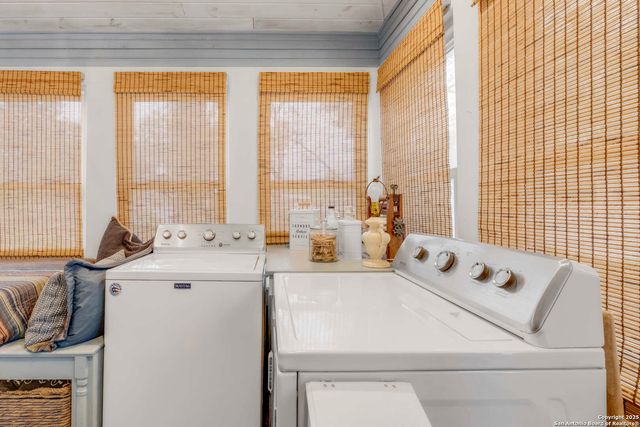 1201 10th Street, Hondo, TX 78861