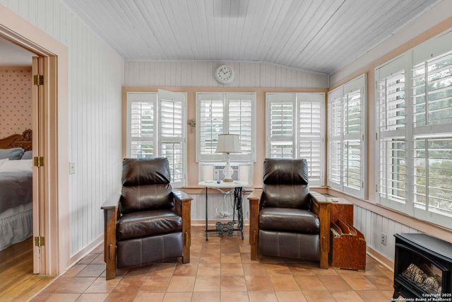 1201 10th Street, Hondo, TX 78861