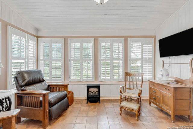 1201 10th Street, Hondo, TX 78861