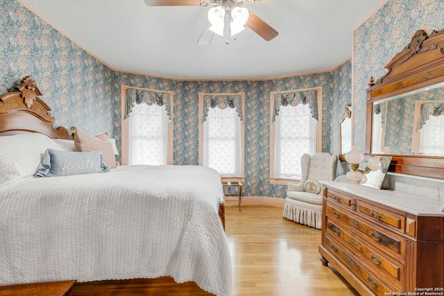 1201 10th Street, Hondo, TX 78861