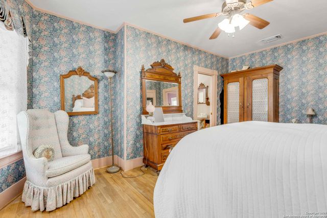 1201 10th Street, Hondo, TX 78861