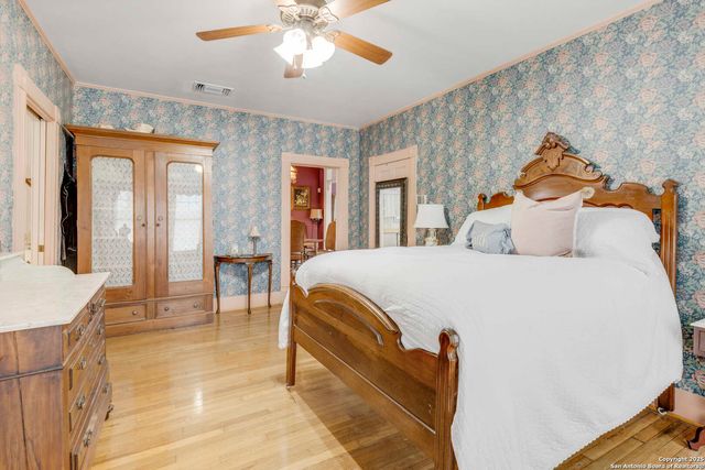 1201 10th Street, Hondo, TX 78861