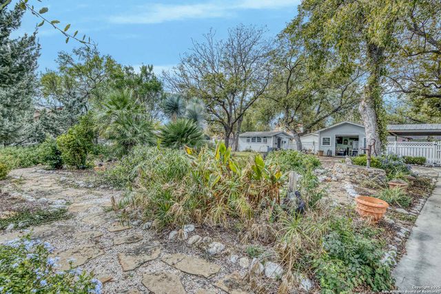 1201 10th Street, Hondo, TX 78861