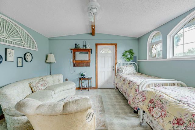 1201 10th Street, Hondo, TX 78861