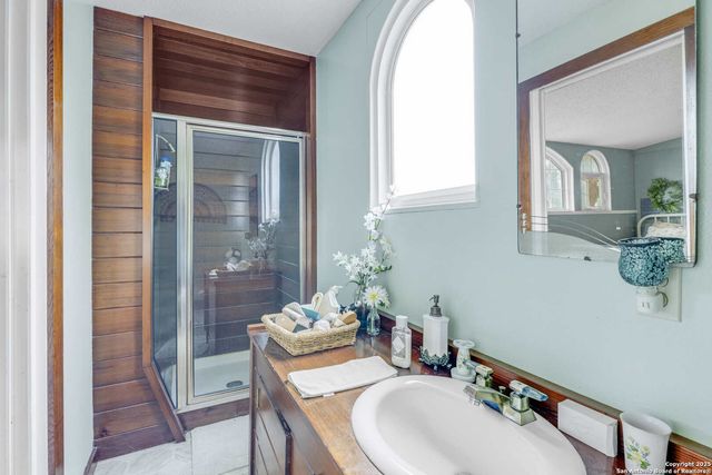 1201 10th Street, Hondo, TX 78861