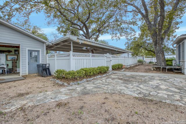 1201 10th Street, Hondo, TX 78861