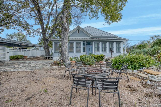 1201 10th Street, Hondo, TX 78861