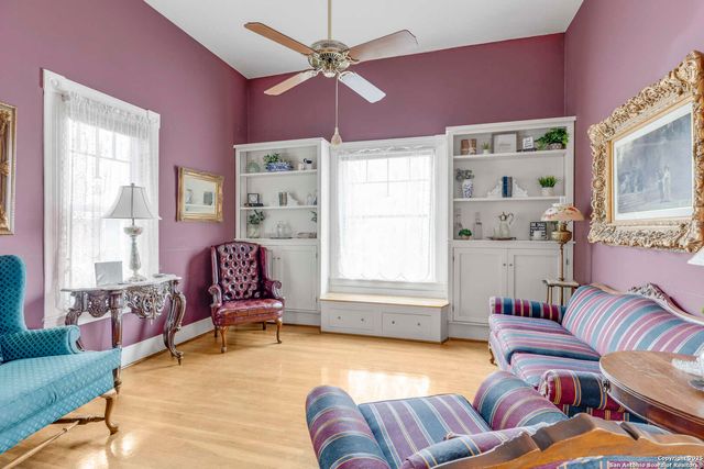 1201 10th Street, Hondo, TX 78861