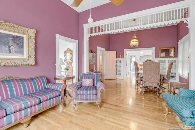 1201 10th Street, Hondo, TX 78861