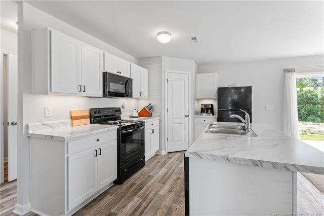 905 Sapphire Stone Lane, Hope Mills, NC 28348