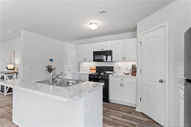 905 Sapphire Stone Lane, Hope Mills, NC 28348