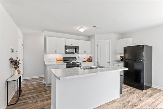 905 Sapphire Stone Lane, Hope Mills, NC 28348
