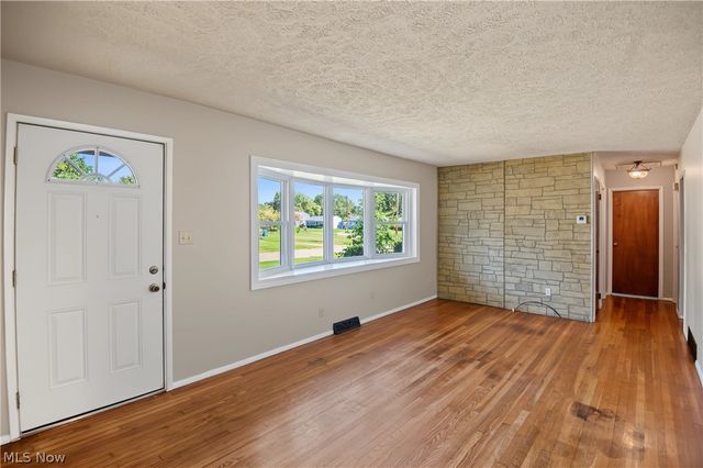 4066 Jeanette Drive SE, Warren, OH 44484